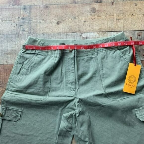 Ruby rd womens size 14 casual green cargo short with elastic waistband - Picture 5 of 7